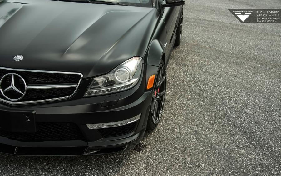  Mercedes-Benz C63 AMG by Vorsteiner 2015 года  (фото 11 из 12)